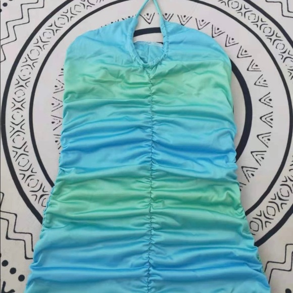 Ombré halter ruched cutout dress - Picture 3 of 4